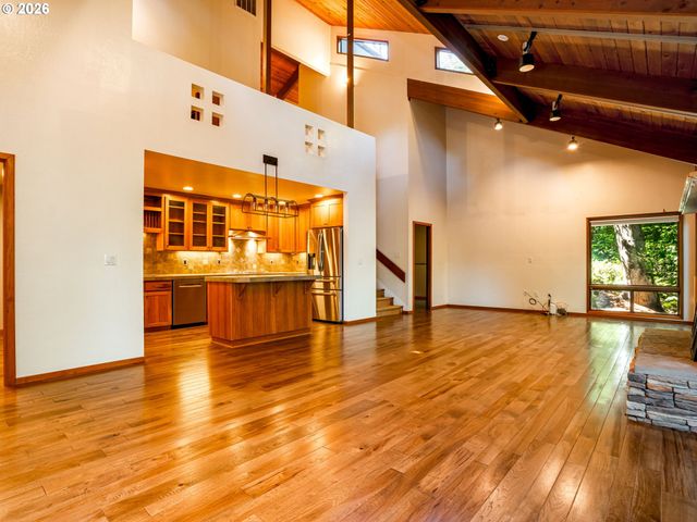 71 TANGLEWOOD Dr, Lake Oswego, OR 97035