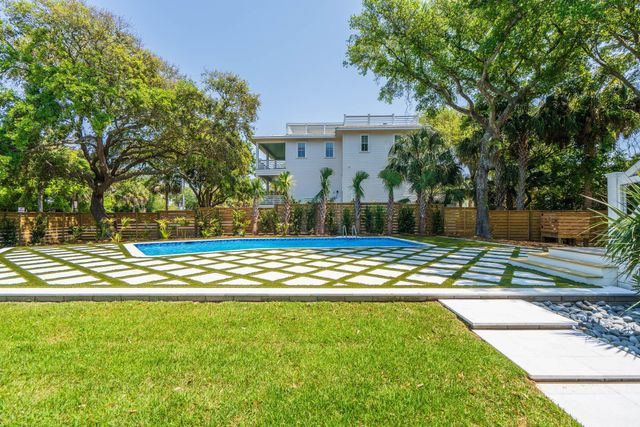8 46th Avenue, Isle Of Palms, SC 29451
