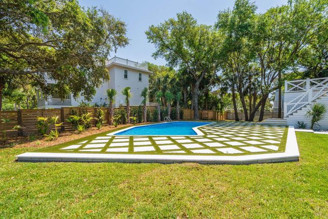 8 46th Avenue, Isle Of Palms, SC 29451