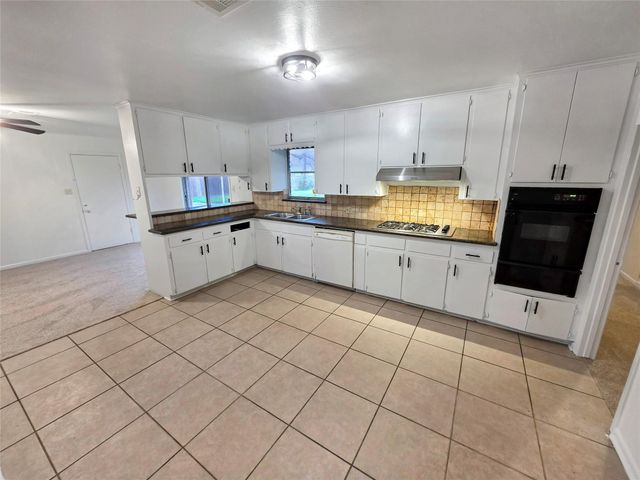 109 Poppy Street, Lake Jackson, TX 77566