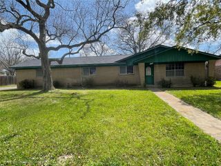109 Poppy Street, Lake Jackson, TX 77566