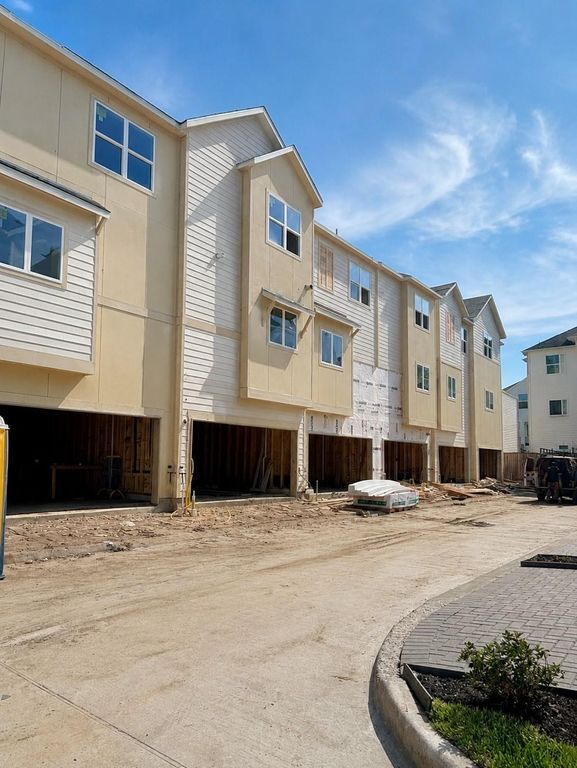 6382 Paddington Bend Drive, Houston, TX 77008