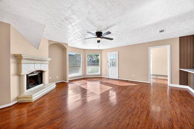 15014 Middle Oaks Boulevard, Houston, TX 77082