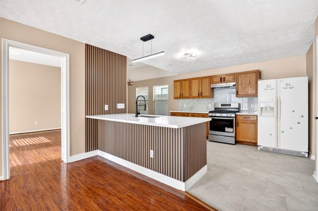 15014 Middle Oaks Boulevard, Houston, TX 77082