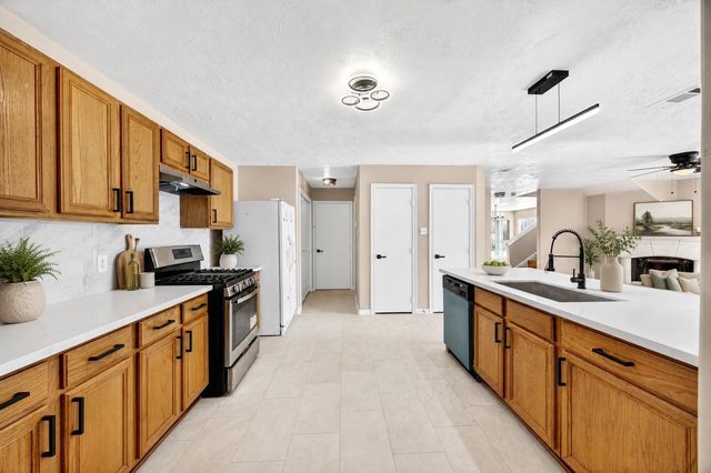 15014 Middle Oaks Boulevard, Houston, TX 77082