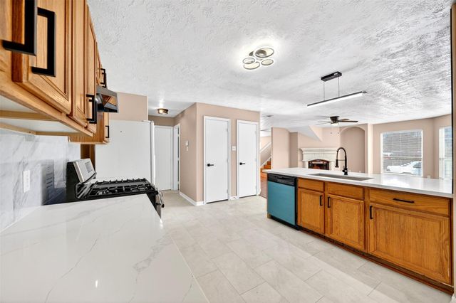 15014 Middle Oaks Boulevard, Houston, TX 77082