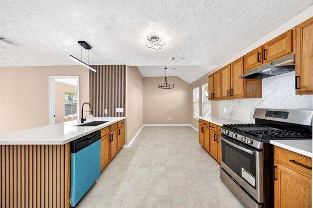 15014 Middle Oaks Boulevard, Houston, TX 77082