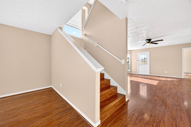 15014 Middle Oaks Boulevard, Houston, TX 77082