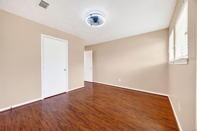15014 Middle Oaks Boulevard, Houston, TX 77082