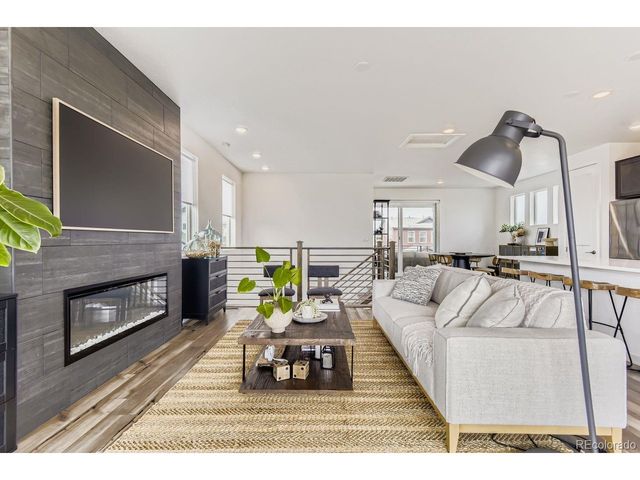 8641 Middle Fork St, Littleton, CO 80125