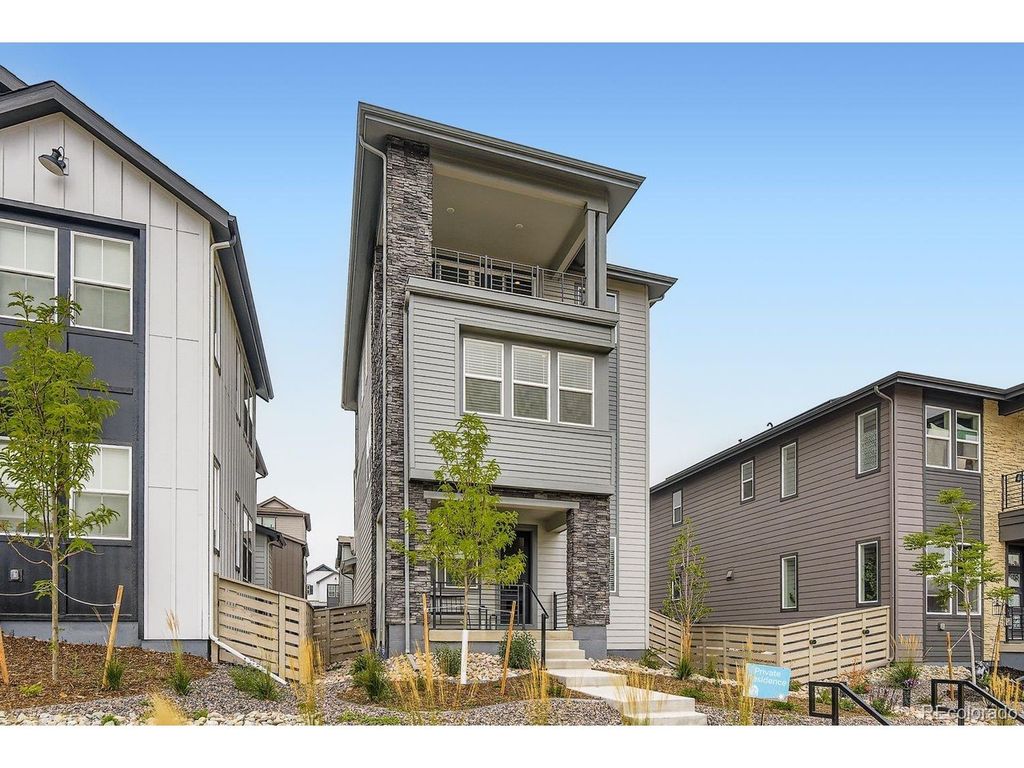 8641 Middle Fork St, Littleton, CO 80125