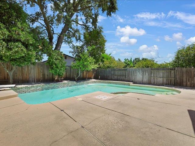 5274 Heritage Drive, Carmichael, CA 95608
