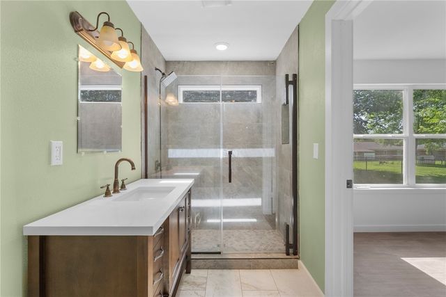 711 Hinshaw, Springdale, AR 72762