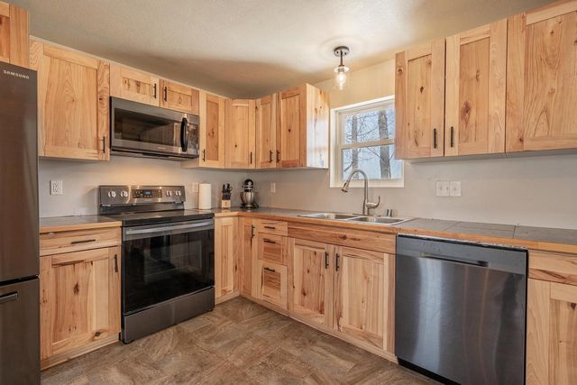 W9356 STATE ROAD 76, New London, WI 54961