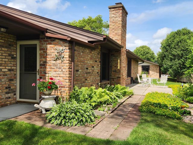 1064 Zanzibar Lane N, Plymouth, MN 55447