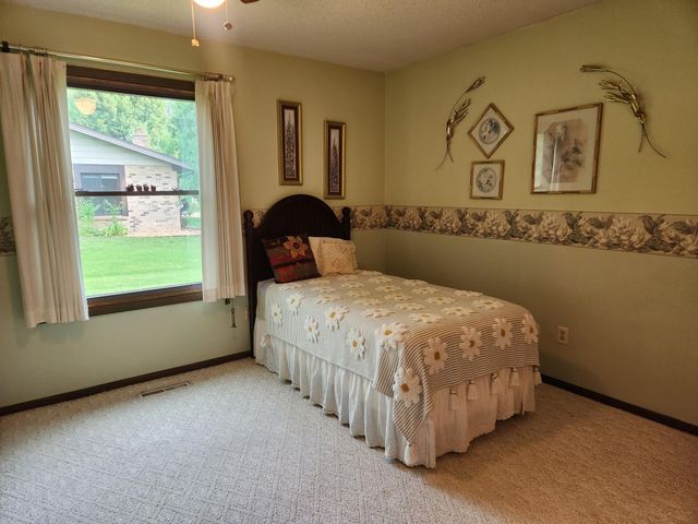 1064 Zanzibar Lane N, Plymouth, MN 55447