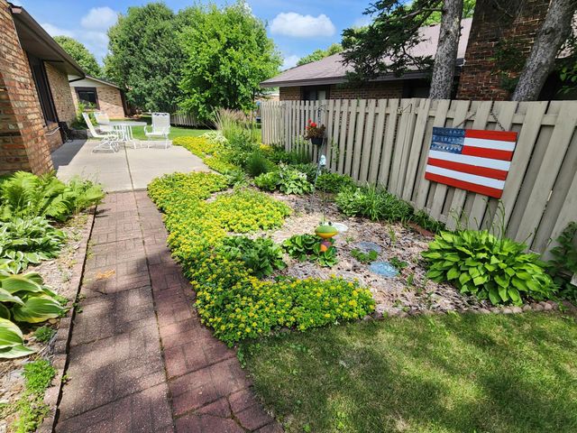1064 Zanzibar Lane N, Plymouth, MN 55447
