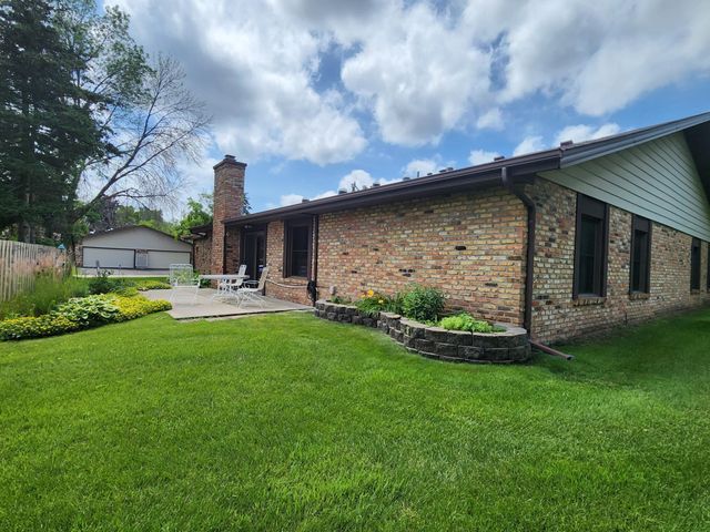 1064 Zanzibar Lane N, Plymouth, MN 55447
