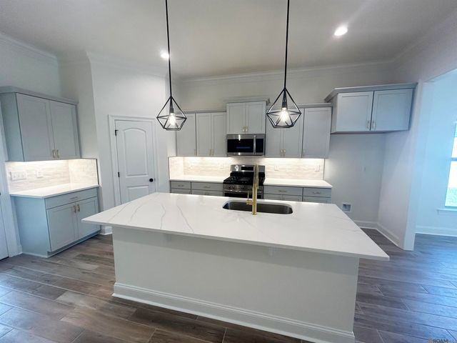 18741 Corlis Green Dr, Zachary, LA 70791