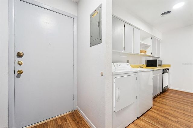 501 E BAY DRIVE 204, Largo, FL 33770