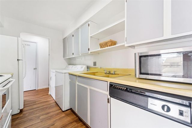 501 E BAY DRIVE 204, Largo, FL 33770