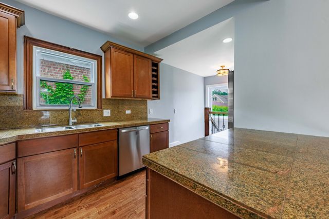 2527 Westover Avenue, North Riverside, IL 60546
