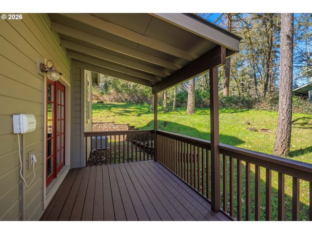 217 ROCKRIDGE Loop, Eugene, OR 97405