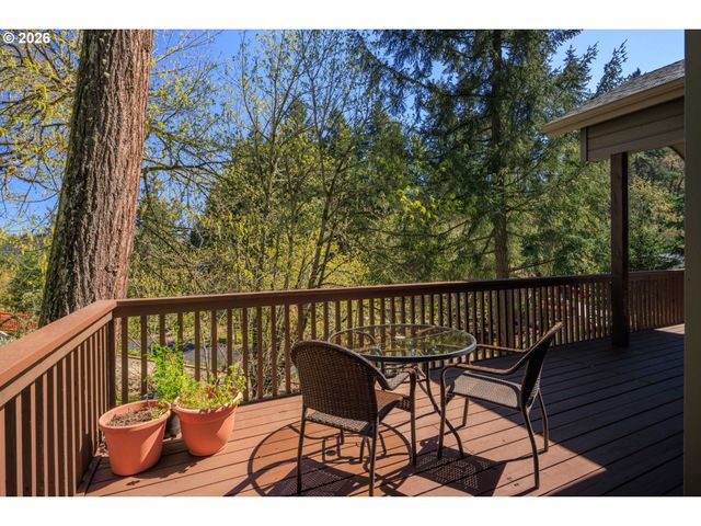 217 ROCKRIDGE Loop, Eugene, OR 97405