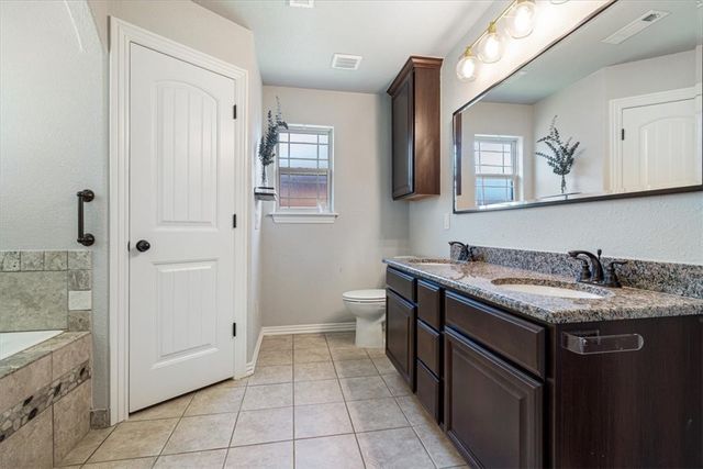 6210 S 38th Street, Rogers, AR 72758