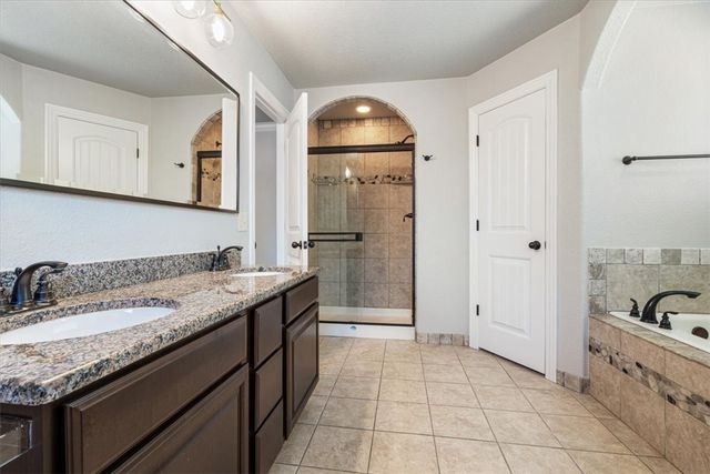 6210 S 38th Street, Rogers, AR 72758