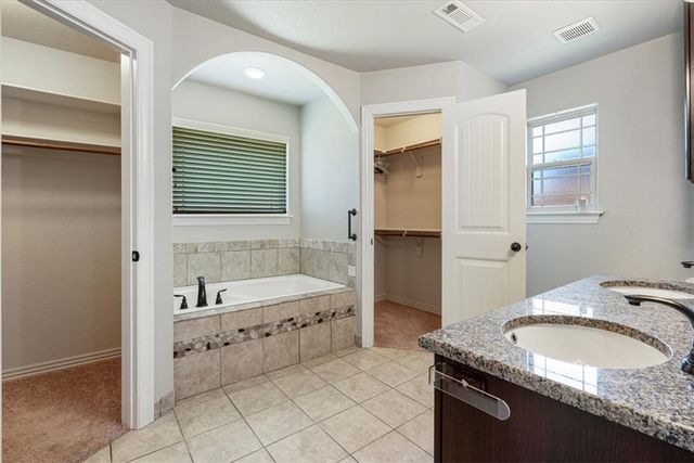 6210 S 38th Street, Rogers, AR 72758
