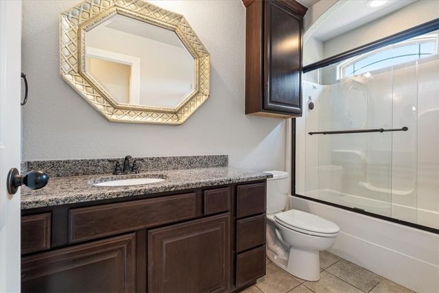 6210 S 38th Street, Rogers, AR 72758
