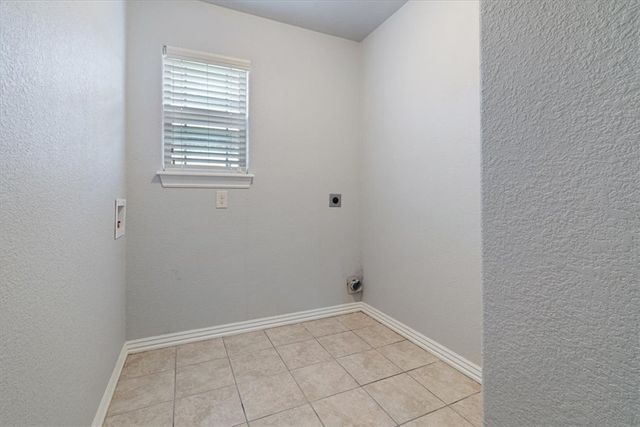 6210 S 38th Street, Rogers, AR 72758