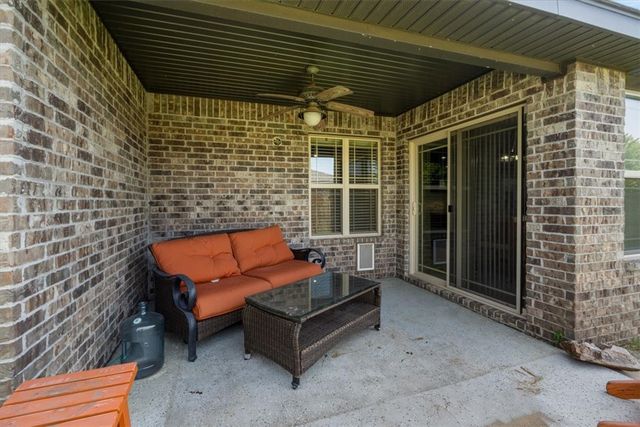 6210 S 38th Street, Rogers, AR 72758