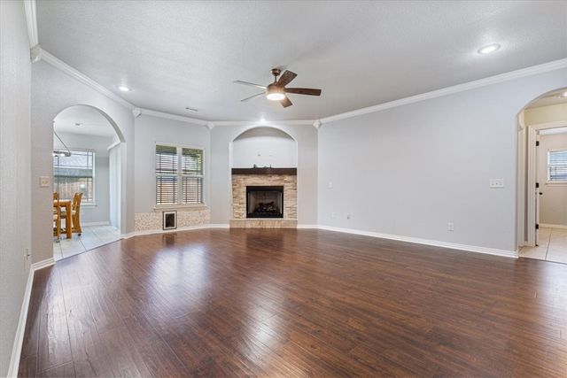 6210 S 38th Street, Rogers, AR 72758