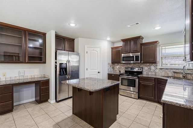 6210 S 38th Street, Rogers, AR 72758