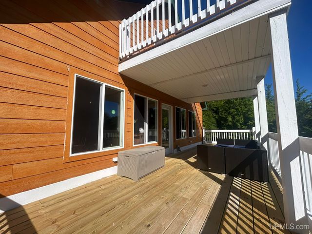 N8041 Harborview Drive, Munising, MI 49862