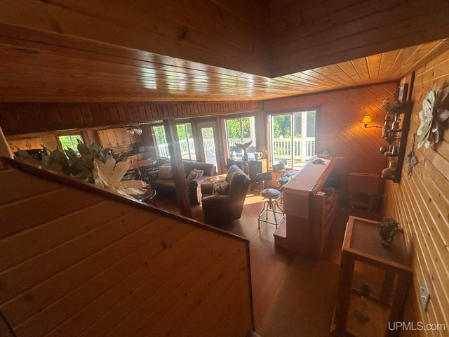 N8041 Harborview Drive, Munising, MI 49862