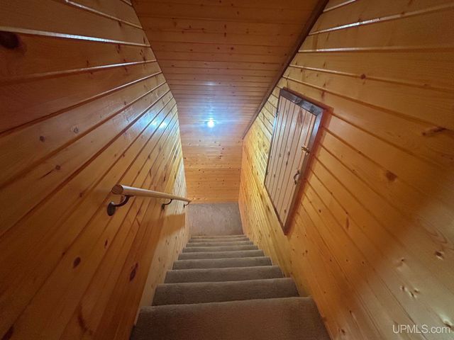 N8041 Harborview Drive, Munising, MI 49862