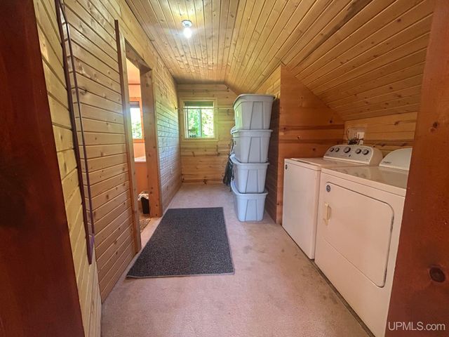 N8041 Harborview Drive, Munising, MI 49862