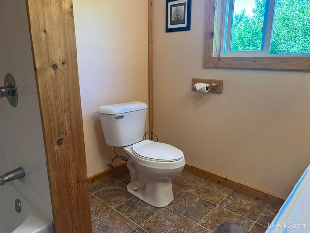 N8041 Harborview Drive, Munising, MI 49862