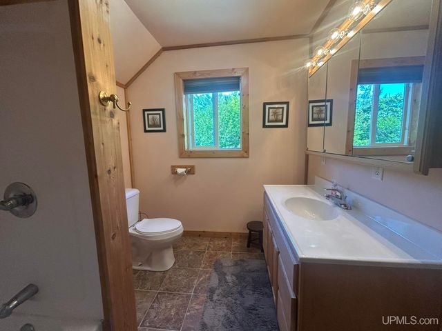 N8041 Harborview Drive, Munising, MI 49862