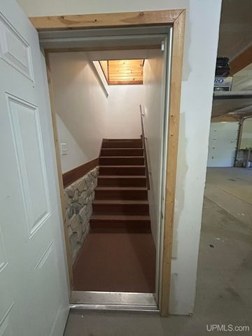 N8041 Harborview Drive, Munising, MI 49862