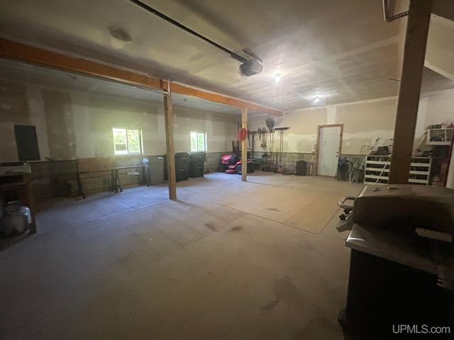 N8041 Harborview Drive, Munising, MI 49862