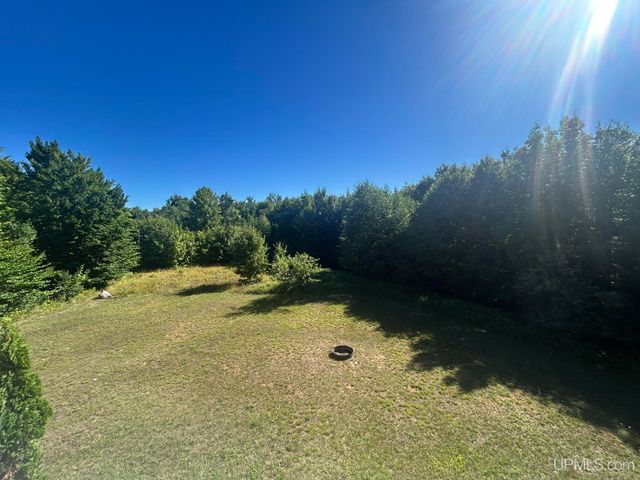 N8041 Harborview Drive, Munising, MI 49862