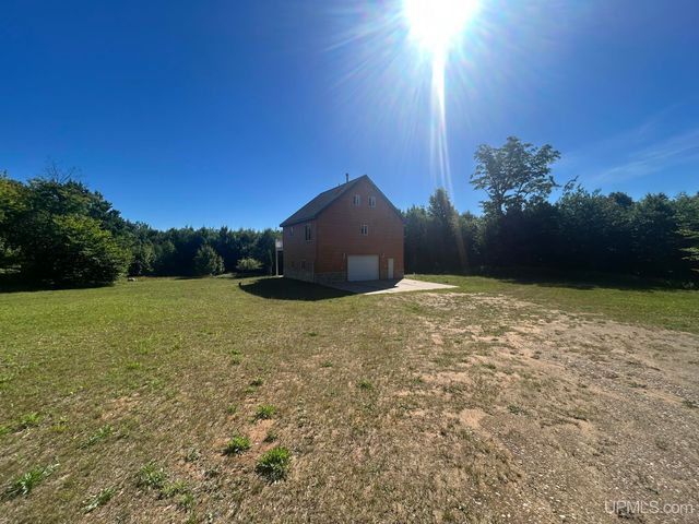 N8041 Harborview Drive, Munising, MI 49862