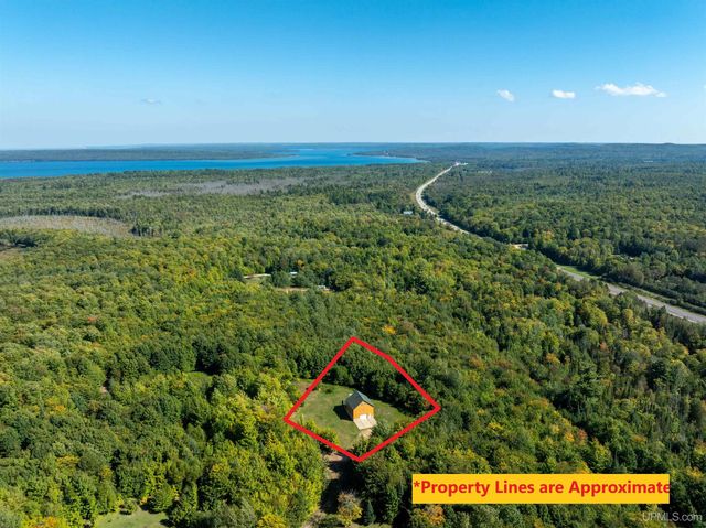 N8041 Harborview Drive, Munising, MI 49862