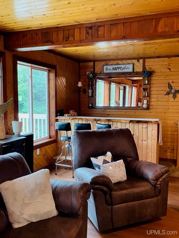 N8041 Harborview Drive, Munising, MI 49862