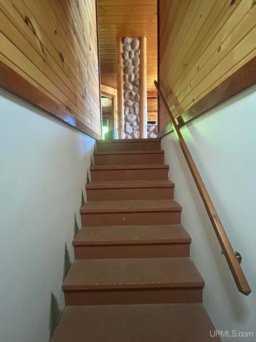 N8041 Harborview Drive, Munising, MI 49862