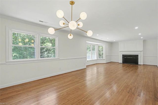 110 Artillery RD, Yorktown, VA 23692